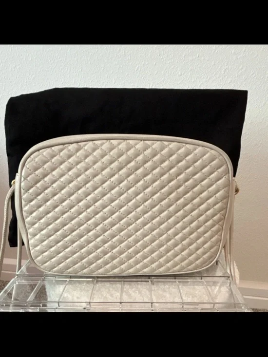 Saint Laurent Quilted Crossbody Bag in Cream Leather with YSL Monogram - Picture 9 of 11